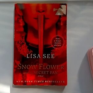 Snowflower and the Secret Fan Paperback Book